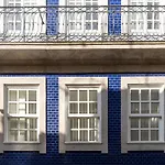 Stylish City Stay With Balcony